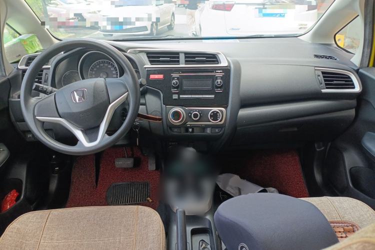 Used Honda Fit 2014 1.5L SE CVT Fashion Model Center Console