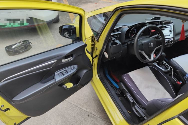 Used Honda Fit 2014 1.5L SE CVT Fashion Model Driver Seat