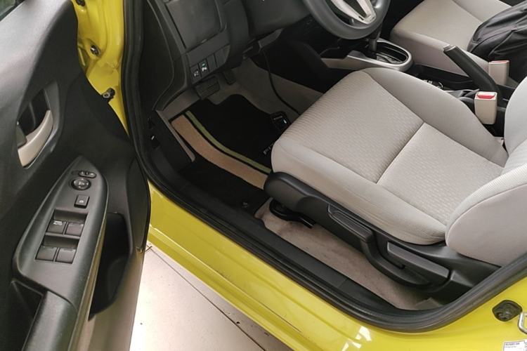 Used Honda Fit 2014 1.5L EX CVT Elite Model Driver Seat