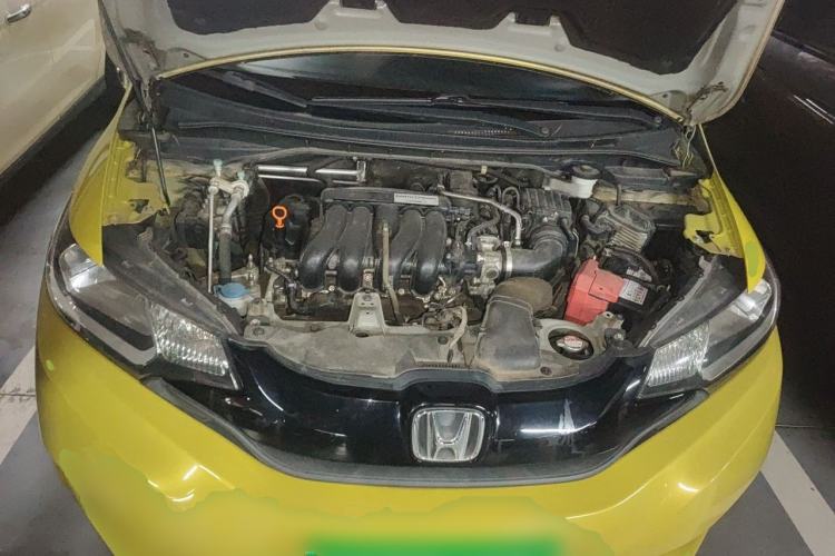 Used Honda Fit 2014 1.5L SE CVT Fashion Model Engine Bay