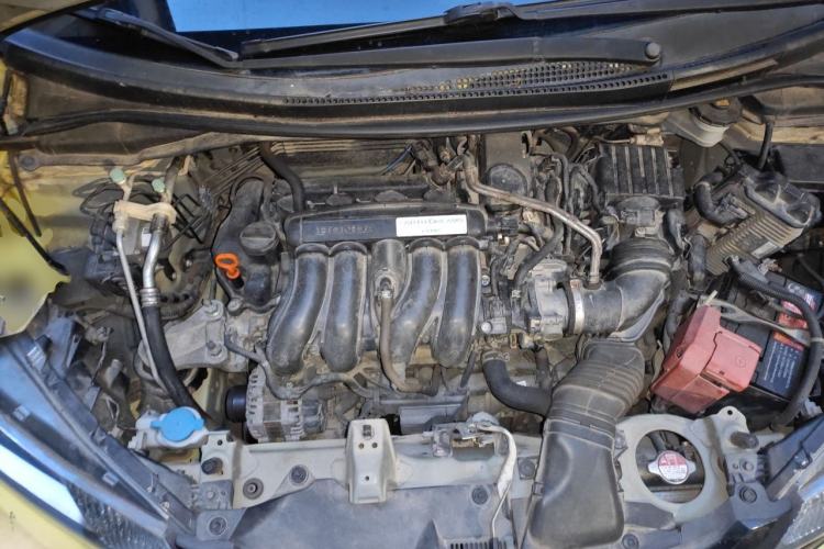 Used Honda Fit 2014 1.5L SE CVT Fashion Model Engine Bay