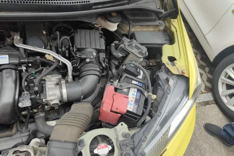 Used Honda Fit 2014 1.5L EXLI CVT Leading Model Engine Bay Left