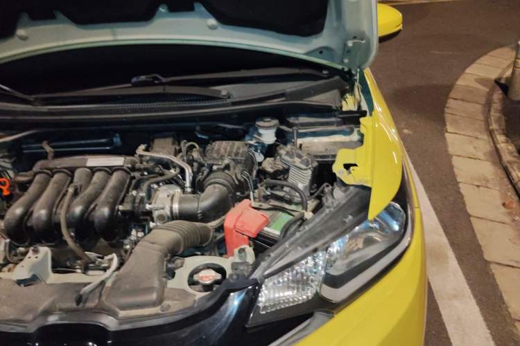 Used Honda Fit 2014 1.5L SE CVT Fashion Model Engine Bay Left