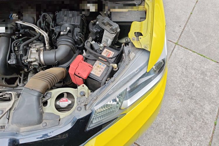 Used Honda Fit 2014 1.5L SE CVT Fashion Model Engine Bay Left
