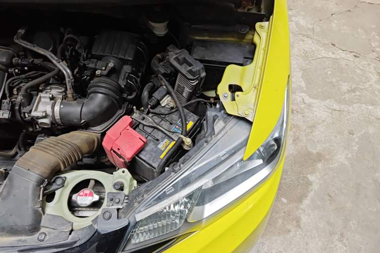 Used Honda Fit 2014 1.5L SE CVT Fashion Model Engine Bay Left