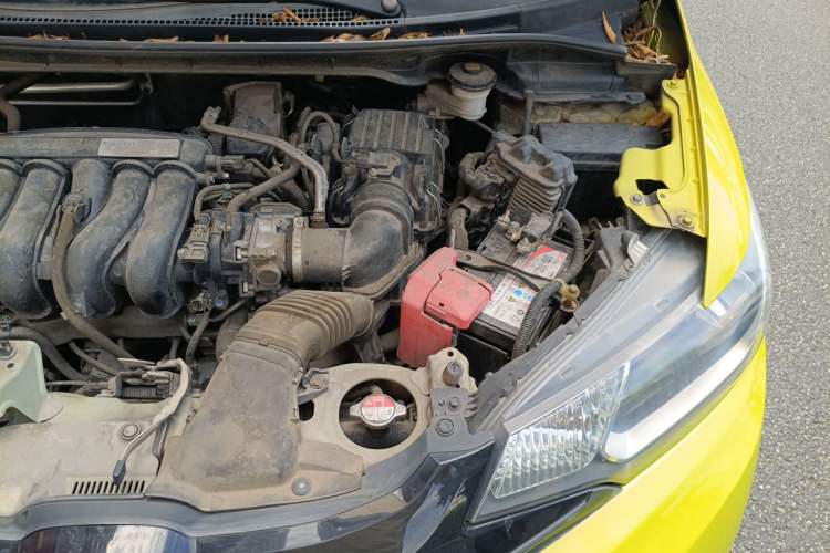 Used Honda Fit 2014 1.5L SE CVT Fashion Model Engine Bay Left