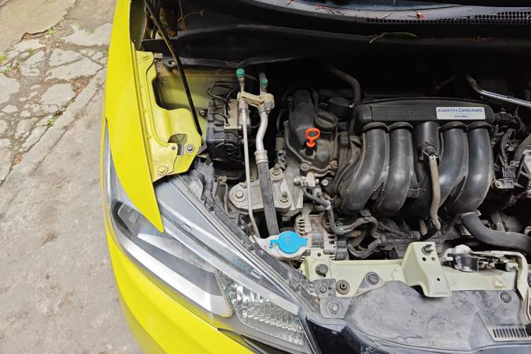 Used Honda Fit 2014 1.5L SE CVT Fashion Model Engine Bay Right