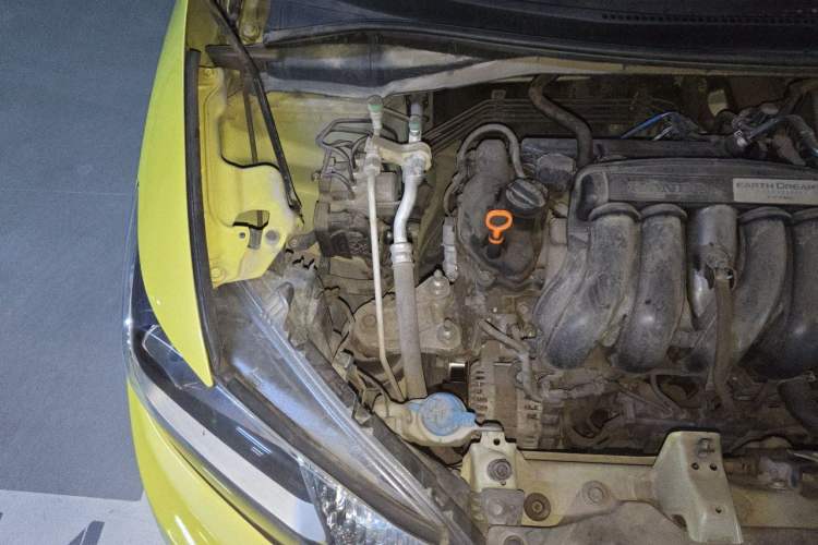 Used Honda Fit 2014 1.5L SE CVT Fashion Model Engine Bay Right