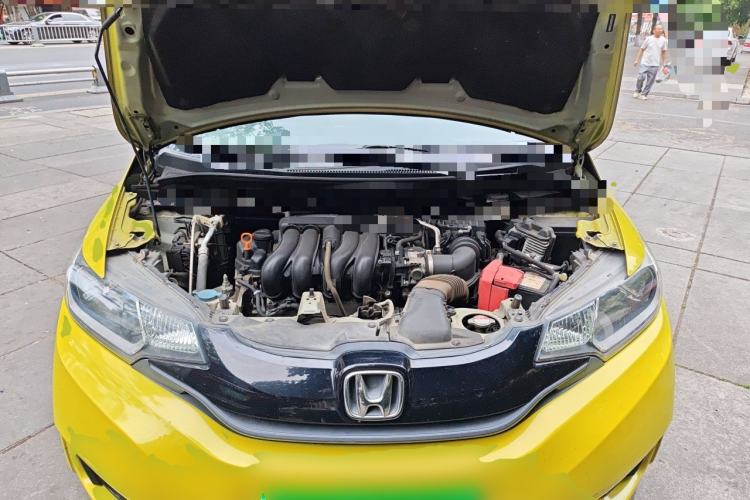 Used Honda Fit 2014 1.5L SE CVT Fashion Model Engine Bay