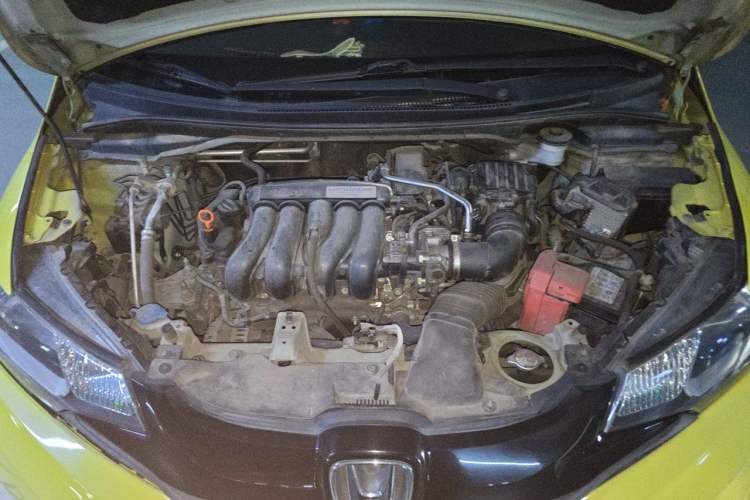 Used Honda Fit 2014 1.5L SE CVT Fashion Model Engine Bay
