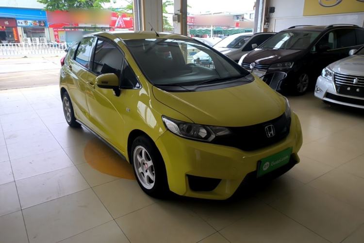 Used Honda Fit 2014 1.5L LX CVT Comfort Model Front Right 45 Deg
