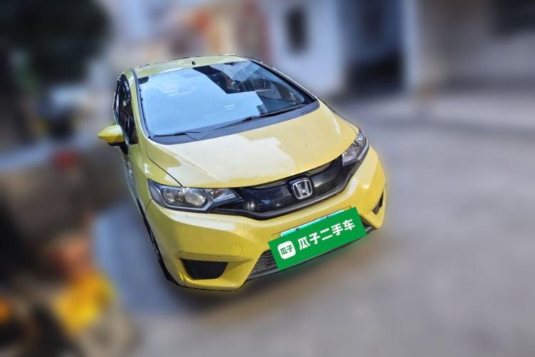 Used Honda Fit 2014 1.5L SE CVT Fashion Model Front Right 45 Deg