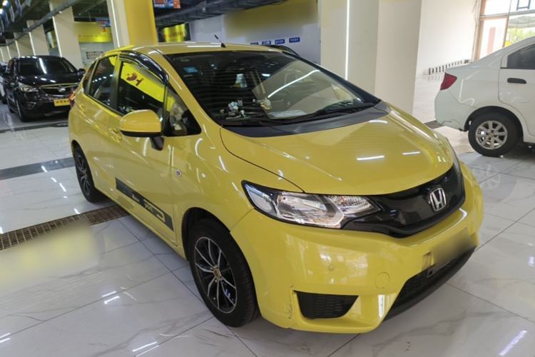 Used Honda Fit 2014 1.5L LX CVT Comfort Model Front Right 45 Deg