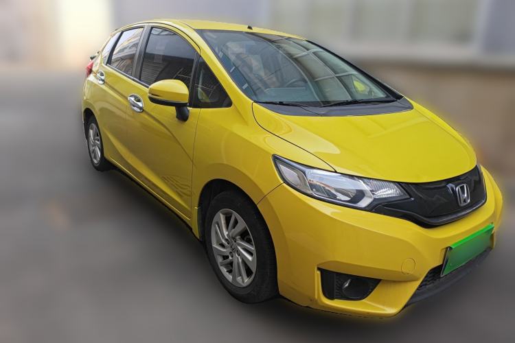 Used Honda Fit 2014 1.5L SE CVT Fashion Model Front Right 45 Deg