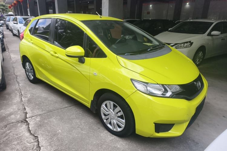Used Honda Fit 2014 1.5L LX CVT Comfort Model Front Right 45 Deg