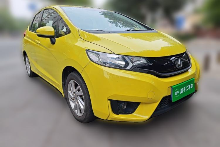 Used Honda Fit 2014 1.5L SE CVT Fashion Model Front Right 45 Deg