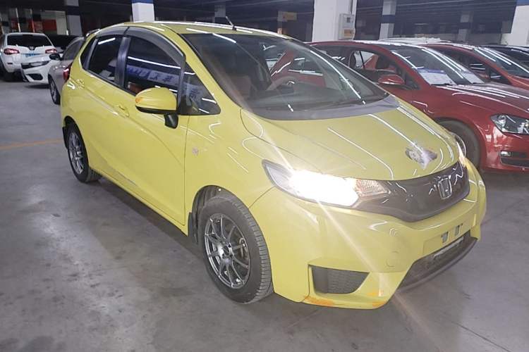 Used Honda Fit 2014 1.5L LX CVT Comfort Model Front Right 45 Deg