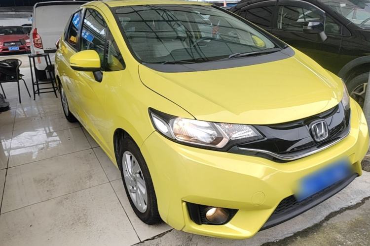 Used Honda Fit 2014 1.5L EX CVT Elite Model Front Right 45 Deg
