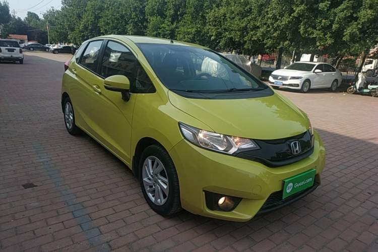 Used Honda Fit 2014 1.5L SE CVT Fashion Model Front Right 45 Deg