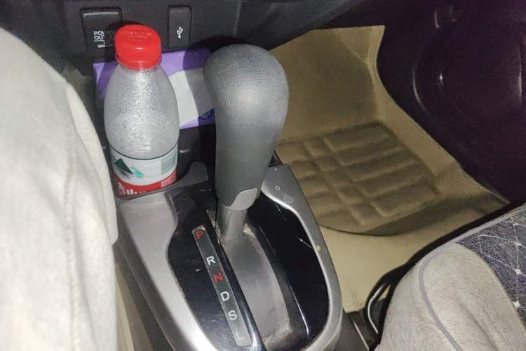 Used Honda Fit 2014 1.5L SE CVT Fashion Model Gear Lever