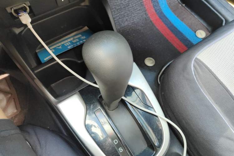Used Honda Fit 2014 1.5L SE CVT Fashion Model Gear Lever