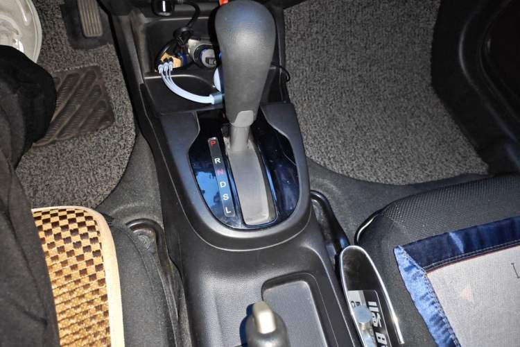 Used Honda Fit 2014 1.5L SE CVT Fashion Model Gear Lever