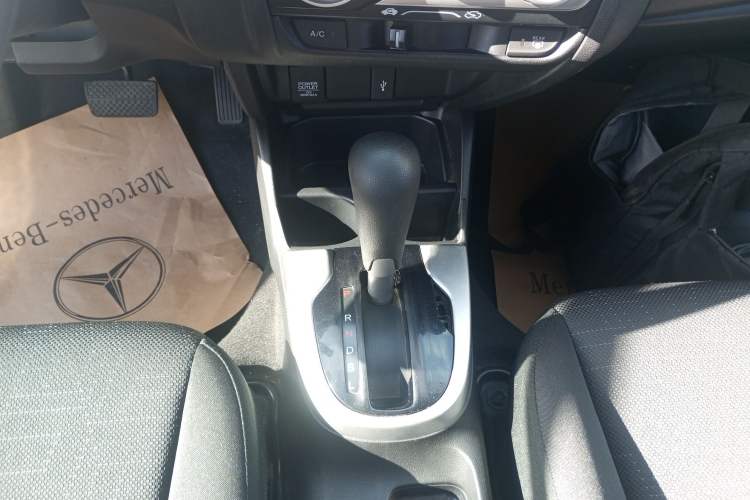 Used Honda Fit 2014 1.5L SE CVT Fashion Model Gear Lever