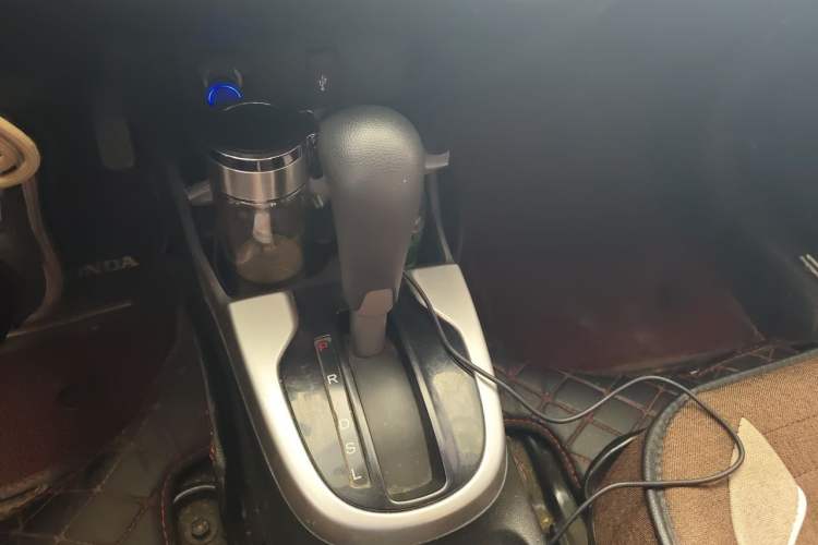 Used Honda Fit 2014 1.5L SE CVT Fashion Model Gear Lever