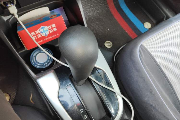 Used Honda Fit 2014 1.5L SE CVT Fashion Model Gear Lever