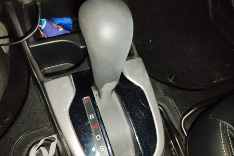 Used Honda Fit 2014 1.5L SE CVT Fashion Model Gear Lever
