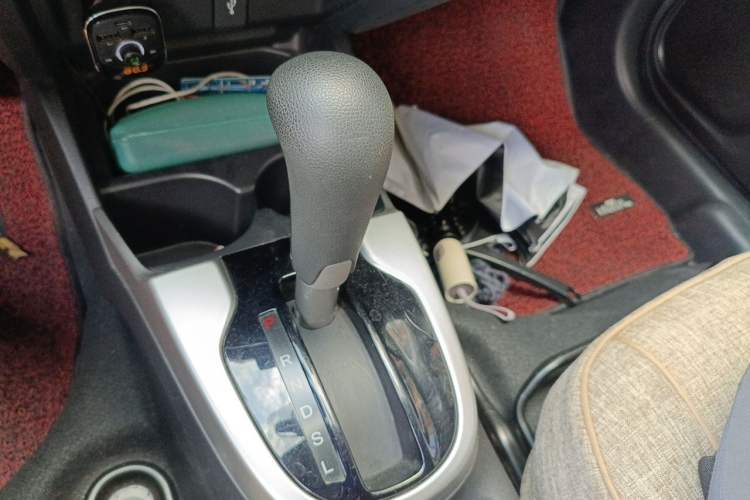 Used Honda Fit 2014 1.5L SE CVT Fashion Model Gear Lever