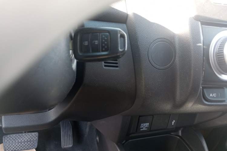 Used Honda Fit 2014 1.5L SE CVT Fashion Model Interior 1