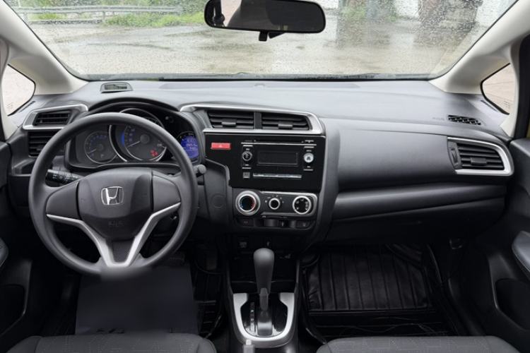 Used Honda Fit 2014 1.5L SE CVT Fashion Model Interior 2