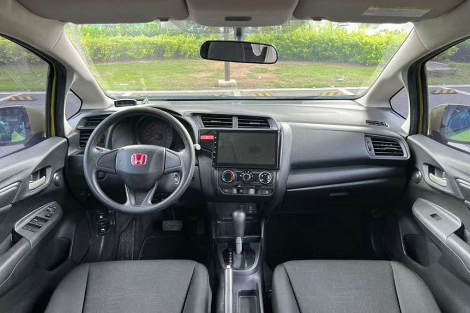 Used Honda Fit 2014 1.5L LX CVT Comfort Model Interior 3