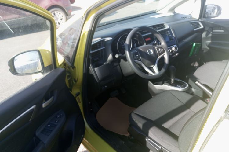 Used Honda Fit 2014 1.5L SE CVT Fashion Model Interior 3