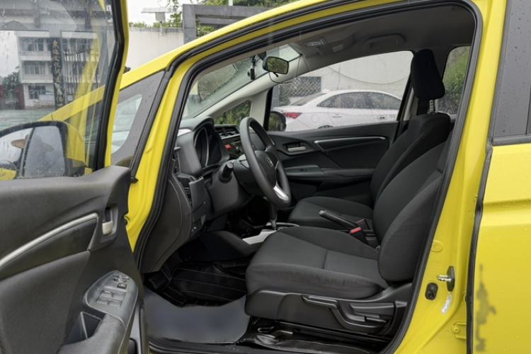 Used Honda Fit 2014 1.5L SE CVT Fashion Model Interior 4