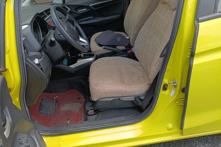 Used Honda Fit 2014 1.5L SE CVT Fashion Model Left Front Seat