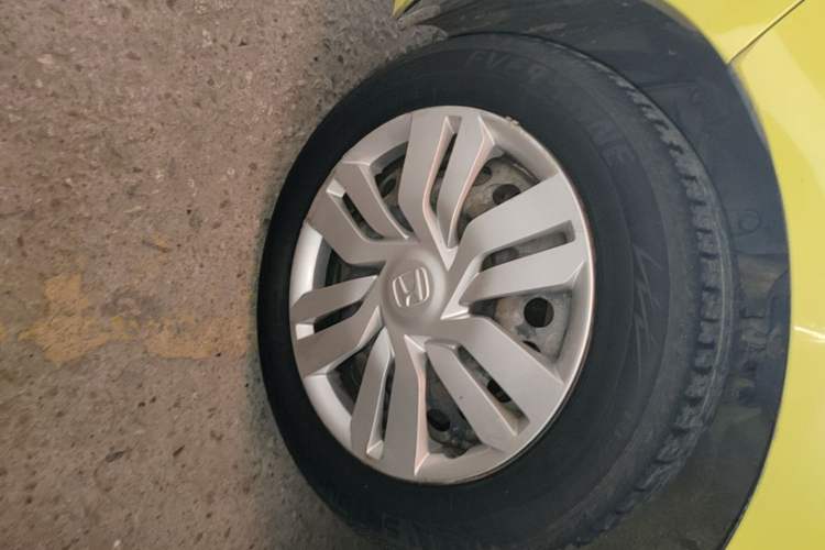 Used Honda Fit 2014 1.5L LX CVT Comfort Model Left Front Wheel Hub