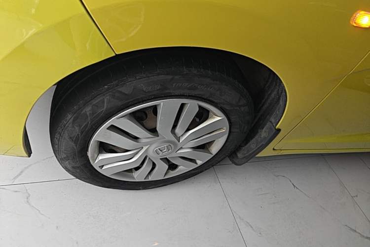 Used Honda Fit 2014 1.5L LX CVT Comfort Model Left Front Wheel Hub