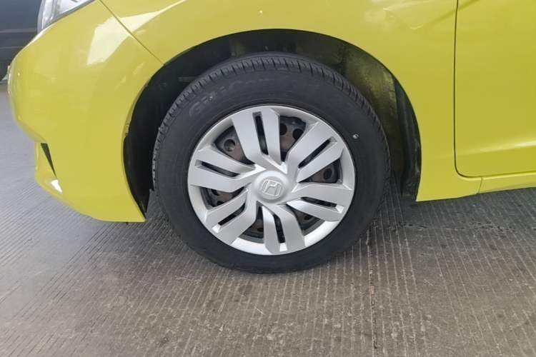 Used Honda Fit 2014 1.5L LX CVT Comfort Model Left Front Wheel Hub