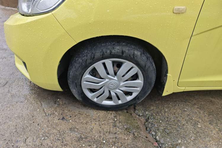 Used Honda Fit 2014 1.5L LX CVT Comfort Model Left Front Wheel Hub
