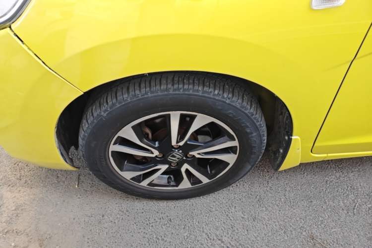 Used Honda Fit 2014 1.5L LX CVT Comfort Model Left Front Wheel Hub
