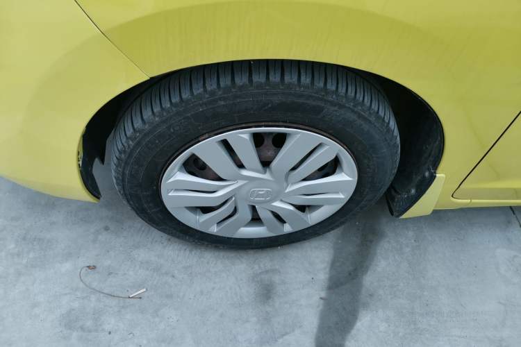 Used Honda Fit 2014 1.5L LX CVT Comfort Model Left Front Wheel Hub