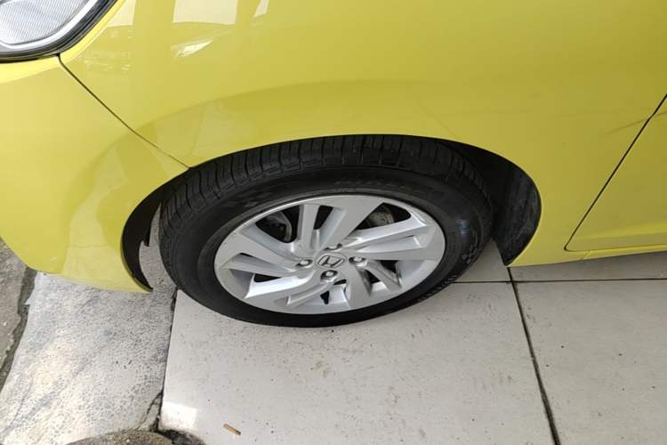 Used Honda Fit 2014 1.5L EX CVT Elite Model Left Front Wheel Hub