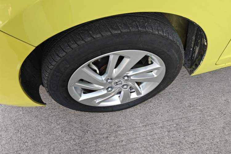 Used Honda Fit 2014 1.5L LX CVT Comfort Model Left Front Wheel Hub
