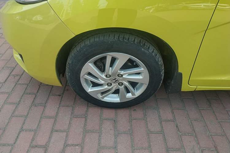 Used Honda Fit 2014 1.5L SE CVT Fashion Model Left Front Wheel Hub