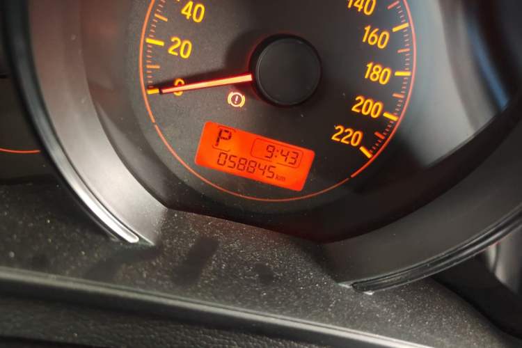 Used Honda Fit 2014 1.5L LX CVT Comfort Model Odometer Close Up