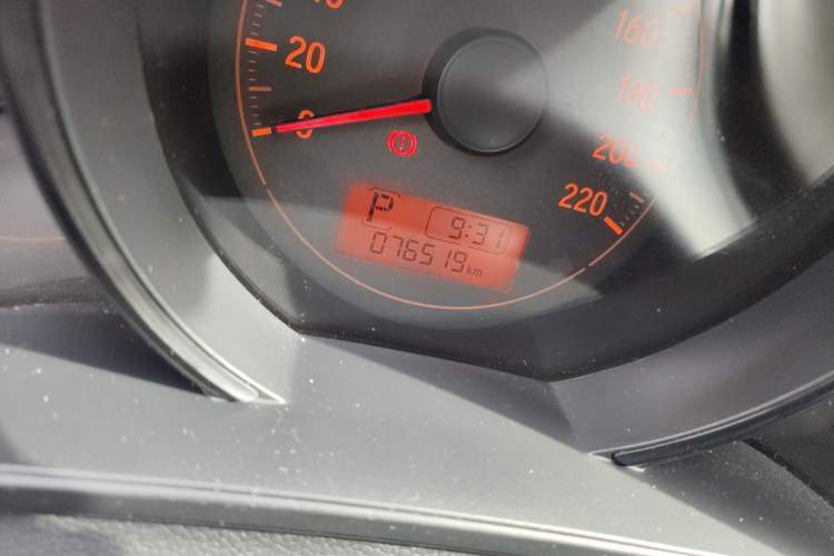 Used Honda Fit 2014 1.5L LX CVT Comfort Model Odometer Close Up