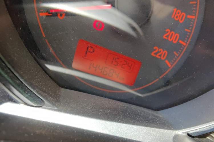 Used Honda Fit 2014 1.5L LX CVT Comfort Model Odometer Close Up