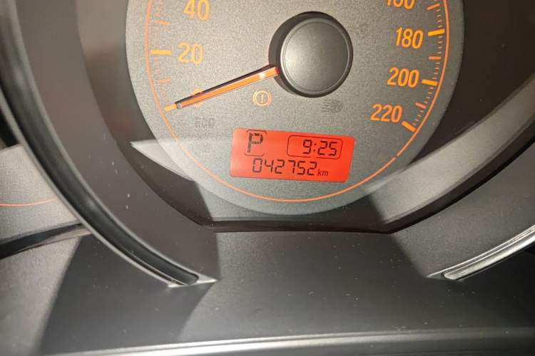 Used Honda Fit 2014 1.5L LX CVT Comfort Model Odometer Close Up